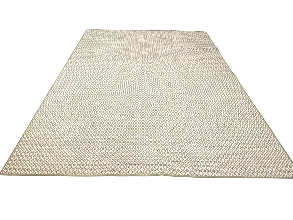9′5 x 11 Green & White Wool Rug