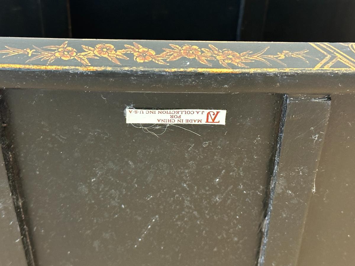 Black & Gold Chinoiserie Magazine Stand