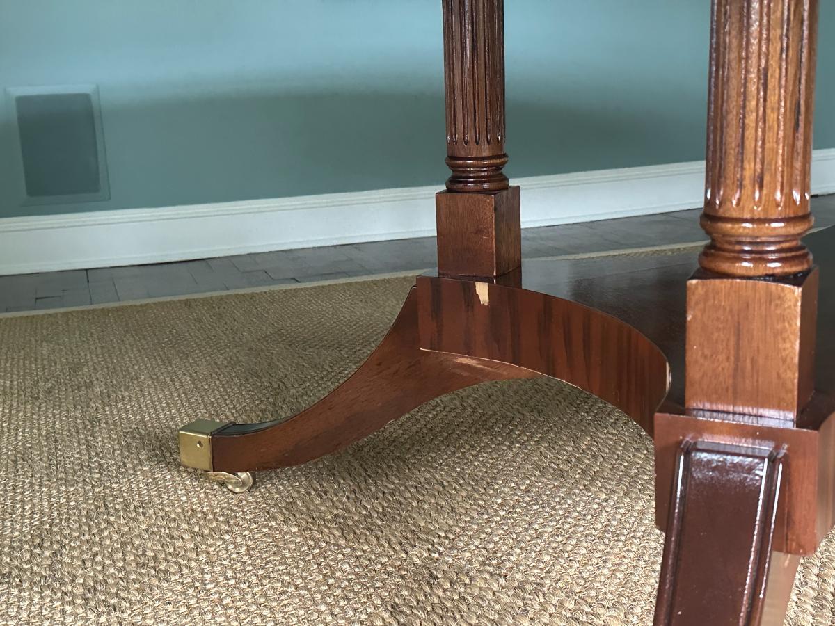 English Mahogany Round Perimeter Leaf Dining Table with Rosewood Banding