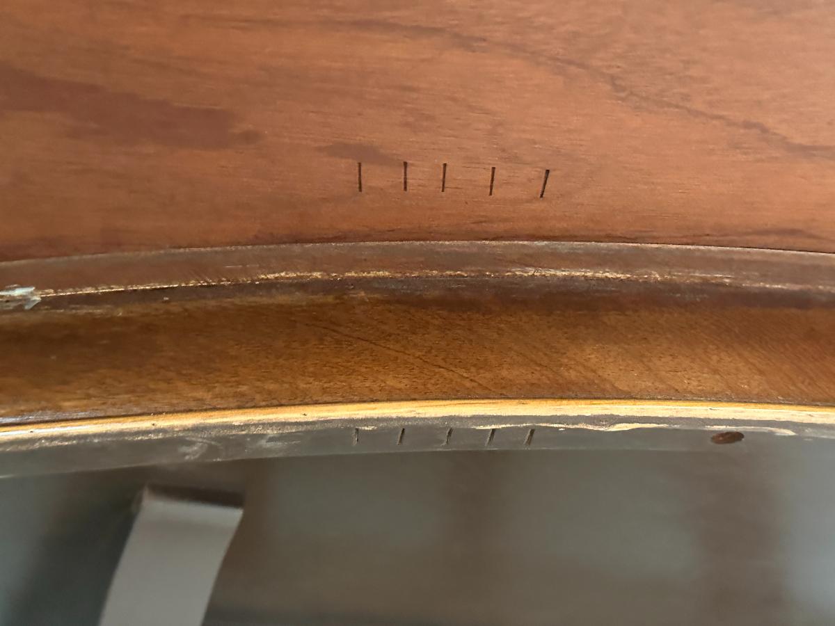 English Mahogany Round Perimeter Leaf Dining Table with Rosewood Banding