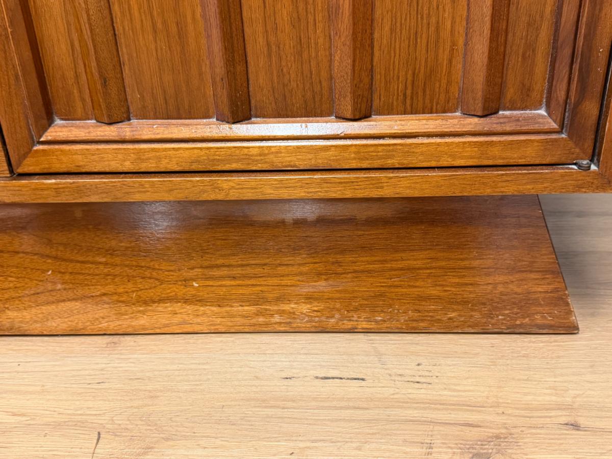 Specialty Woodcraft Inc. Vintage Mid Century Modern Lowboy Dresser