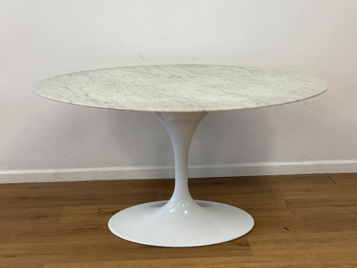 Saarinen 54″ Marble Top Oval Dining Table