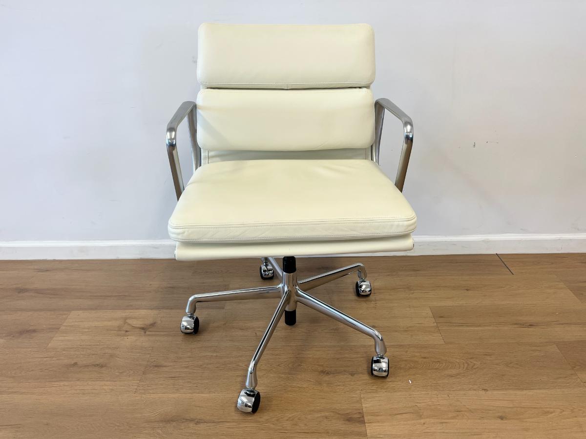 Eames Aluminum Group Soft Pad Management Chair