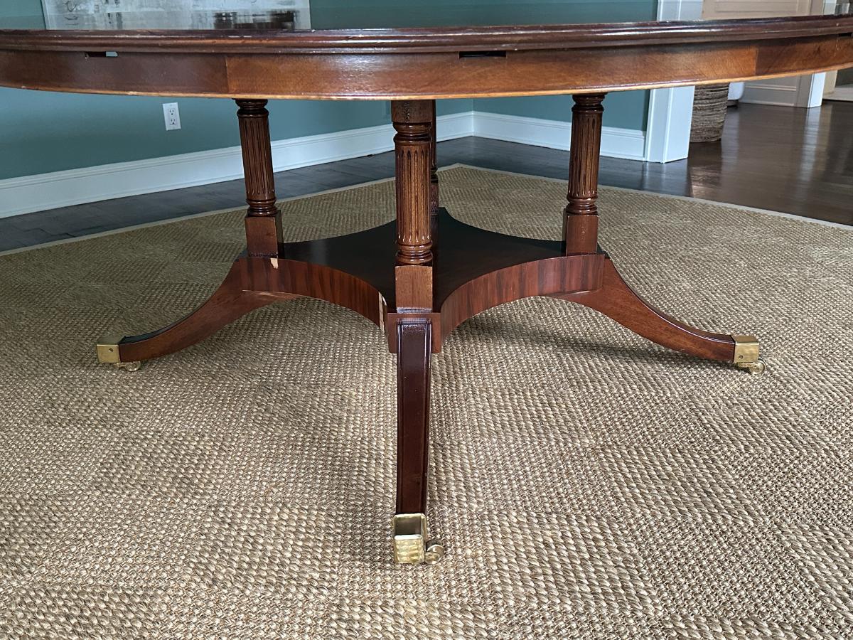 English Mahogany Round Perimeter Leaf Dining Table with Rosewood Banding