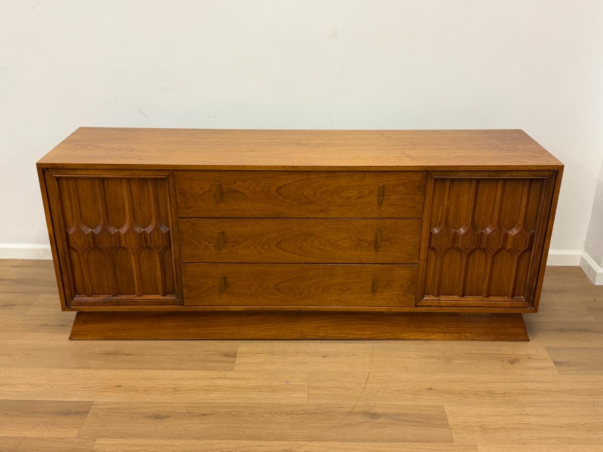 Specialty Woodcraft Inc. Vintage Mid Century Modern Lowboy Dresser