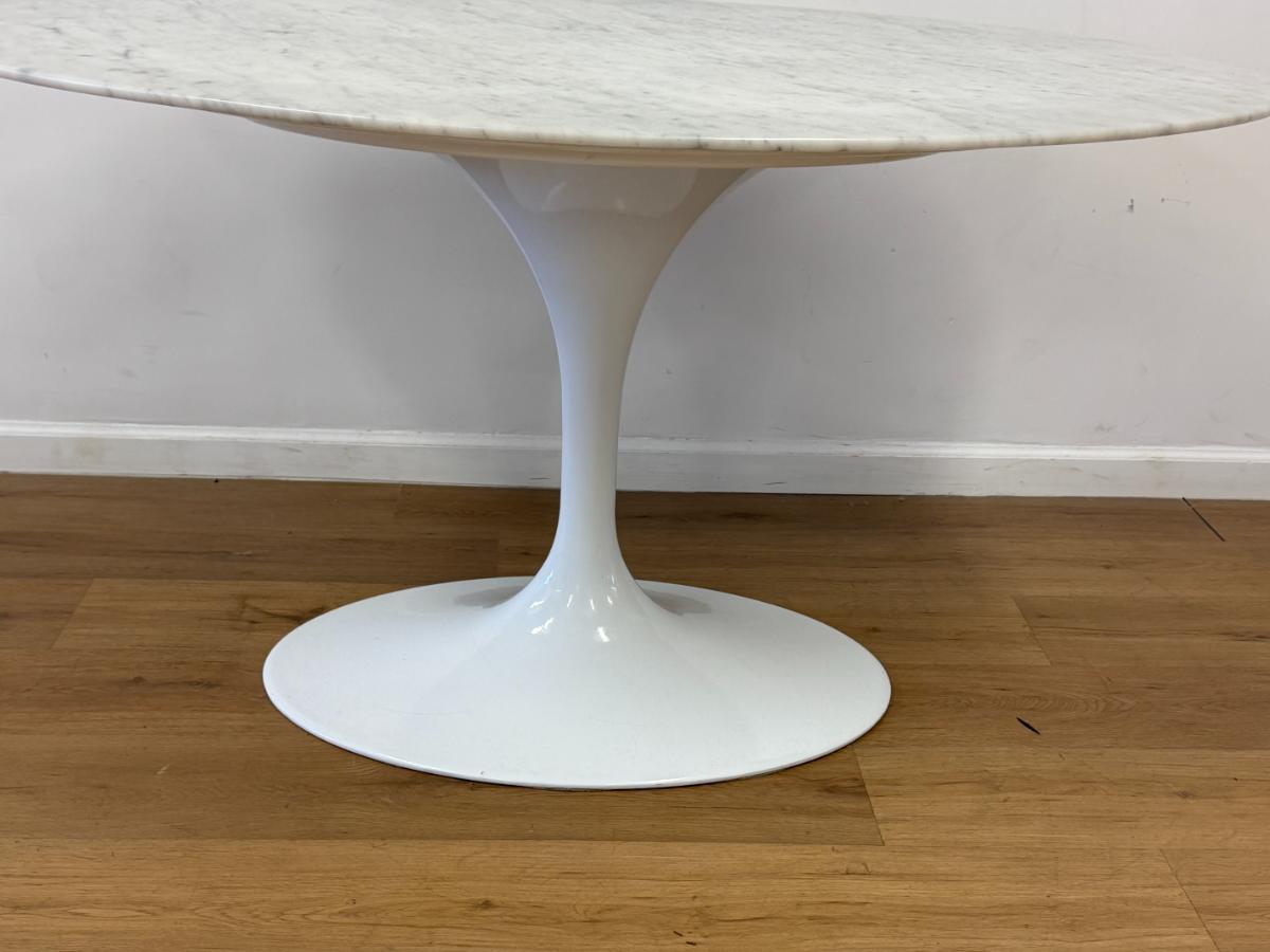 Saarinen 54″ Marble Top Oval Dining Table