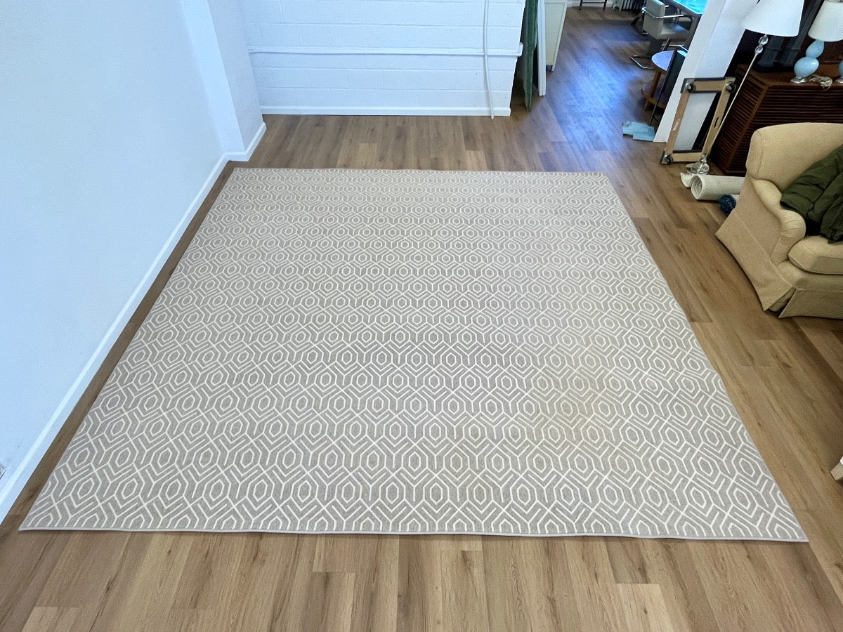 Stark Melitus Grey and White Wool Area Rug
