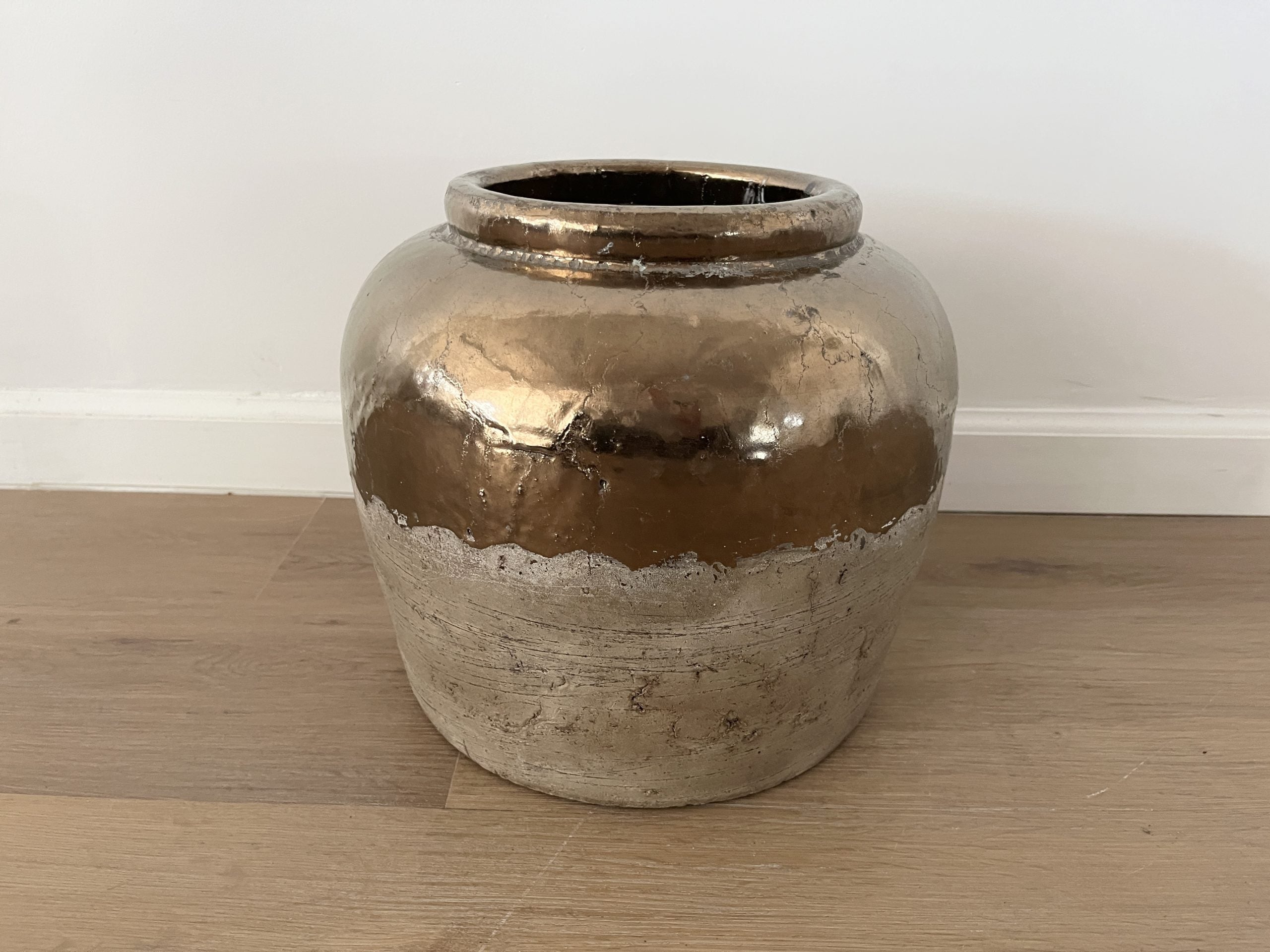 Libra Handmade Terracotta Table Vase