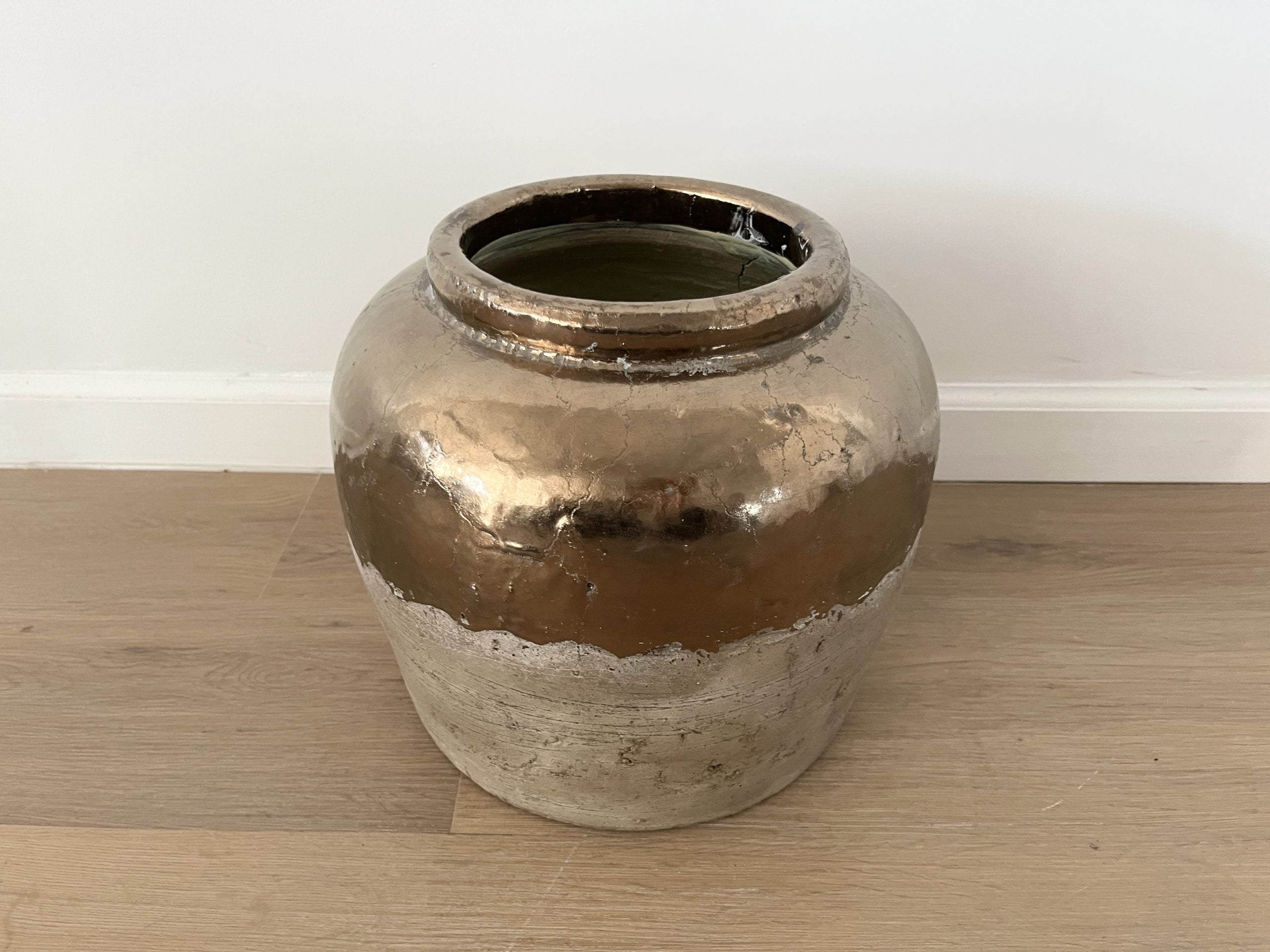 Libra Handmade Terracotta Table Vase