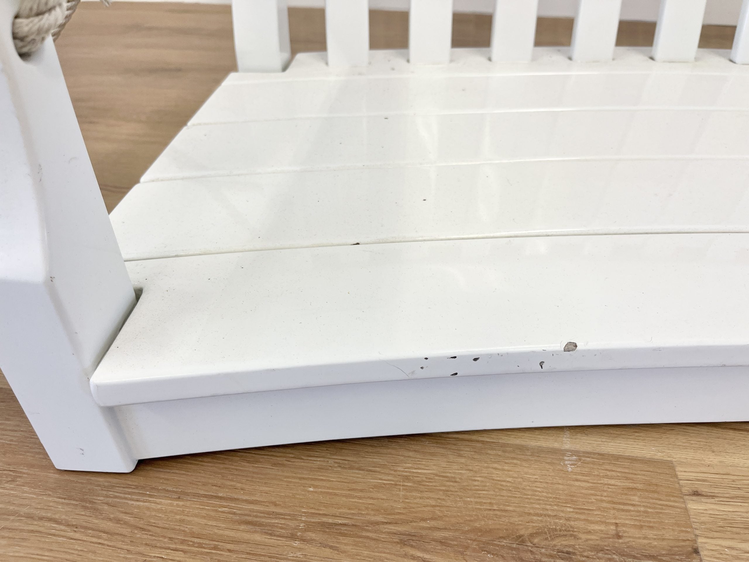 Weatherend Swing in Yacht White Finish