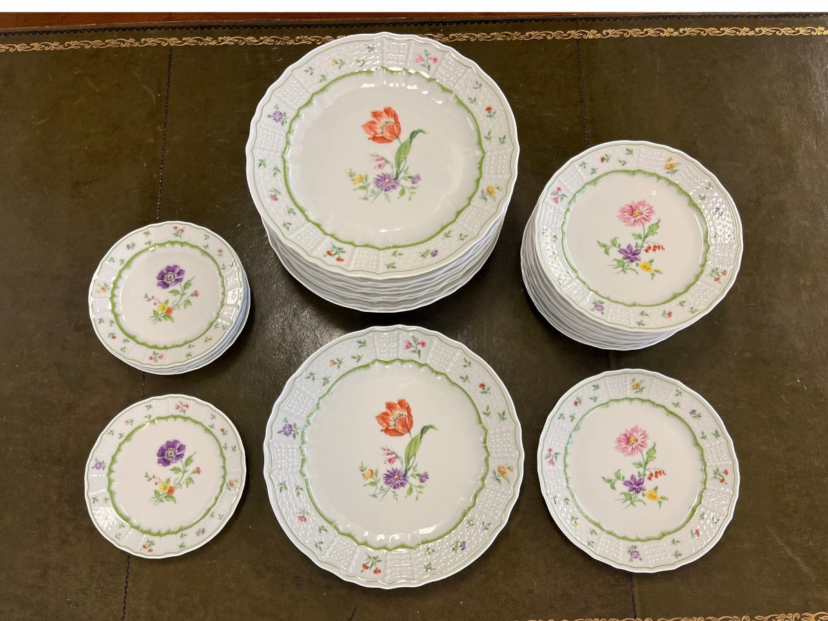 Heinrich Chambord China, Collection of 28 Pieces