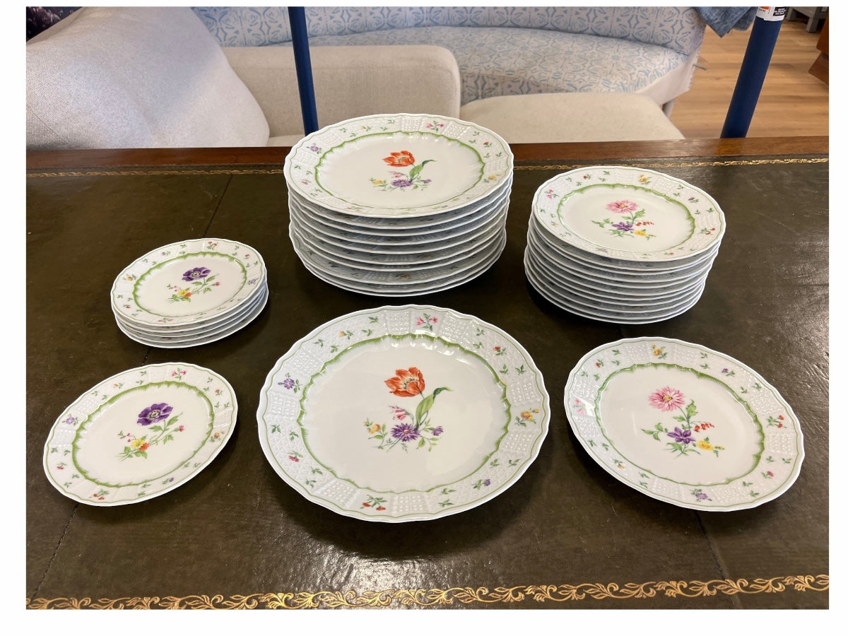 Heinrich Chambord China, Collection of 28 Pieces