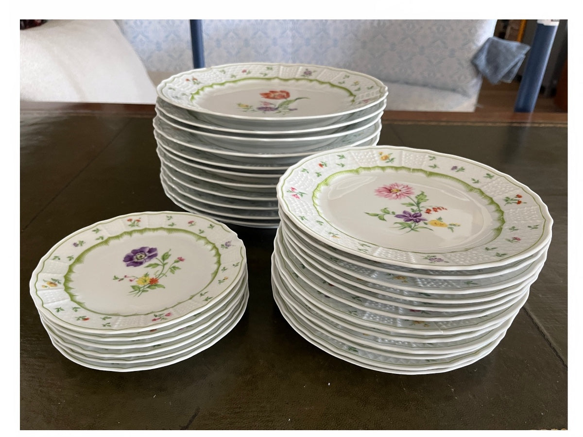 Heinrich Chambord China, Collection of 28 Pieces