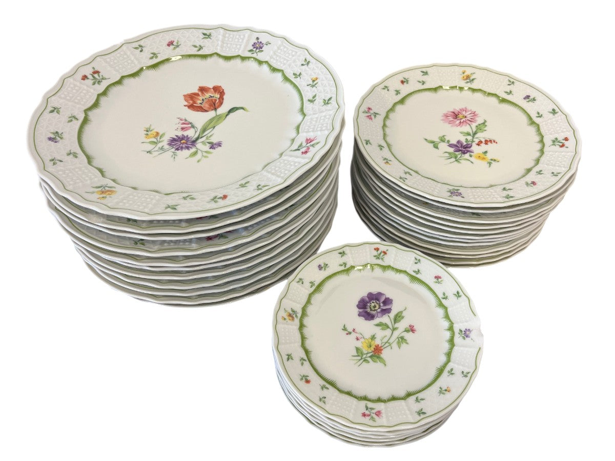 Heinrich Chambord China, Collection of 28 Pieces