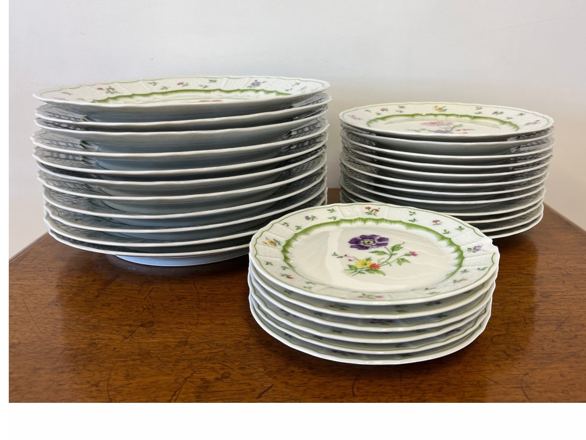 Heinrich Chambord China, Collection of 28 Pieces