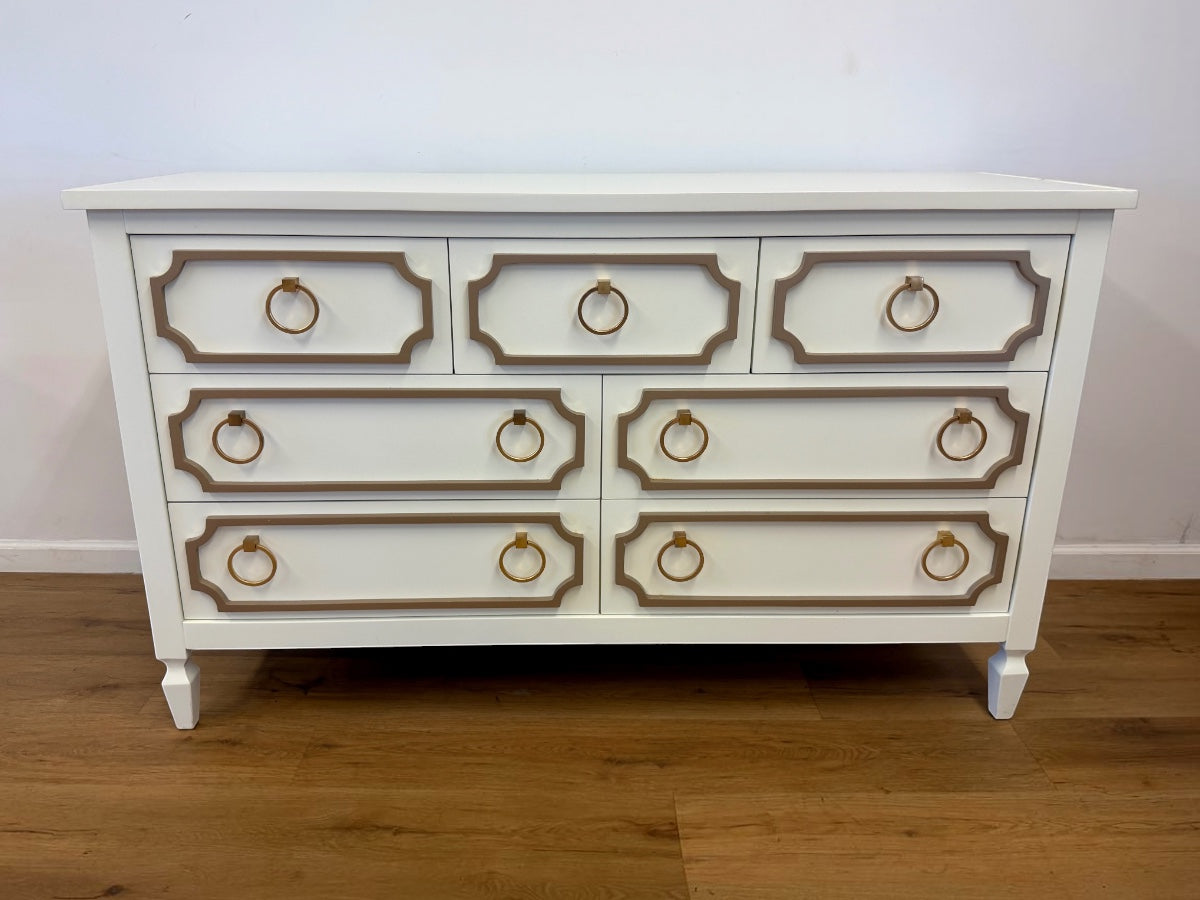 Newport Cottages Beverly Dresser
