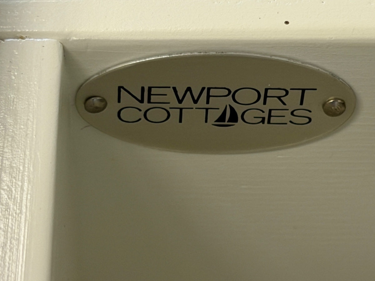 Newport Cottages Beverly Dresser