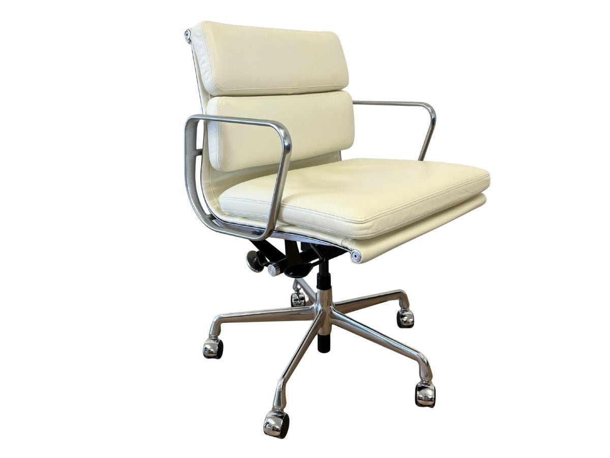 Eames Aluminum Group Soft Pad Management Chair