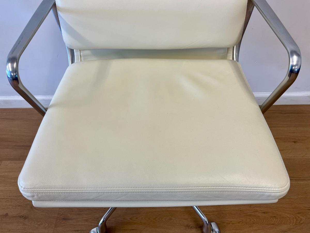 Eames Aluminum Group Soft Pad Management Chair