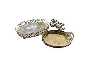 Lot #1 is a Silver Assortment, Trays and Bookends is in Good condition and is Bookends 6"w x 2"d x 6"h, Small Tray 16"w x 12"d x 4"h, Large Tray 21.5"w x 15.5"d x 4"h, Large tray from Wildwood Accents . This item is available in the Town & Sea, Lakeside Decor & More Sale. The auction closes 5/17 at 8PM. Place your bids today!